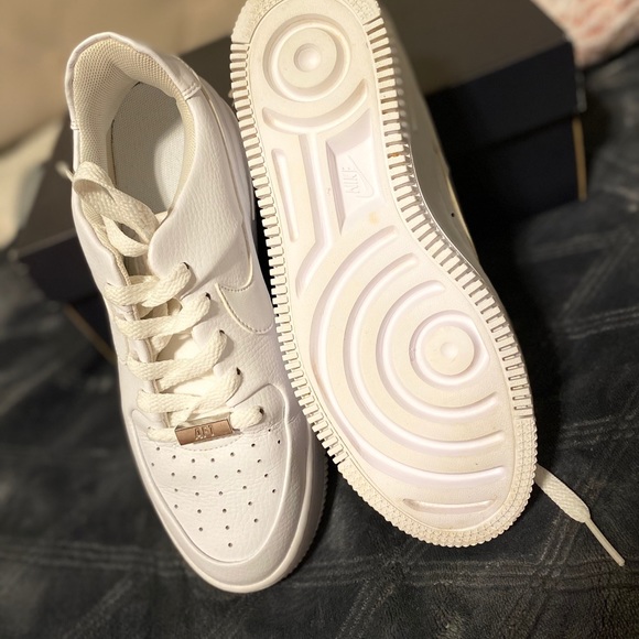 AF1 - Picture 2 of 3